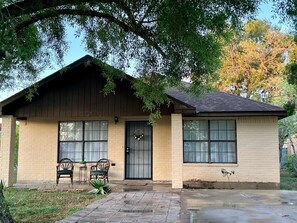 Exterior - Large home for up to 14 guests in SPACE X city of  Brownsville TX with WiFi & AC (Brownsville)