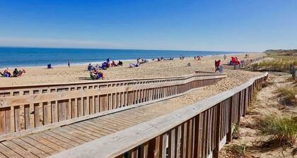 Modern & Comfy 2BR 2BA with pool access – Ground Floor, Near Outlets, Beaches