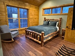 4 bedrooms, desk, iron/ironing board, travel cot