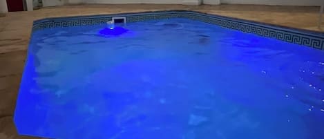 حمام سباحة