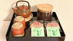 A tray with a ceramic teapot, a wooden container, two jars, and two packages of snacks. - Cozy Apt. In The Heart of Beppu.『Nemuri no yu』202 (Beppu)