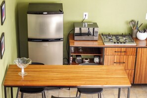 Deluxe Apartment, Patio | Private kitchenette