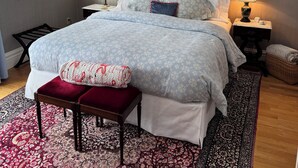 1 bedroom, WiFi (free), bed sheets - Queen's View B&B- Queen's Room, Sauna, Pool, Garden, Lake Views, Bayfield, WI (Bayfield)