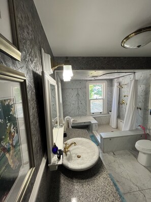 淋浴设施、吹风机、毛巾