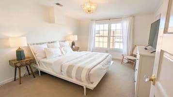 1 bedroom, desk, iron/ironing board, WiFi