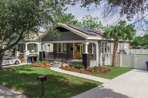 Exterior - Historic Bungalow | Minutes from Downtown Tampa! (Tampa)