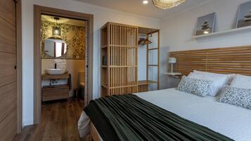 1 dormitorio, caja fuerte, tabla de planchar con plancha y cuna de viaje