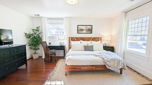 2 bedrooms, desk, iron/ironing board, WiFi