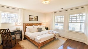 2 bedrooms, desk, iron/ironing board, WiFi