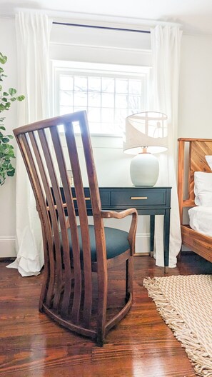 2 bedrooms, desk, iron/ironing board, WiFi