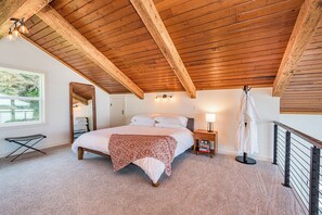 2 bedrooms, iron/ironing board, travel cot, free WiFi - Strait Surf - A Quiet Waterfront Escape (Port Angeles)