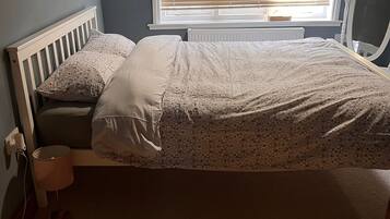 4 chambres, fer et planche Ă repasser