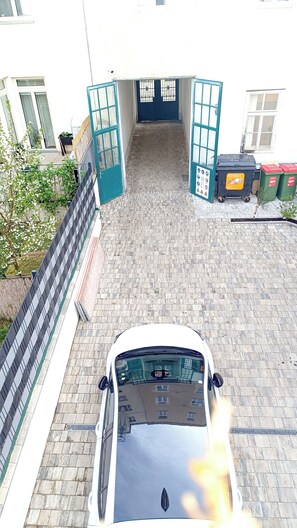 Self-parking (surcharge) 9.90 per day - Cozy Apartment with Free Parking (Vienna)
