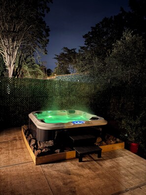 Outdoor spa tub - IBIZA AND SPA (Agde)
