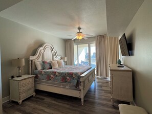 3 habitaciones, tabla de planchar con plancha y cuna de viaje 
