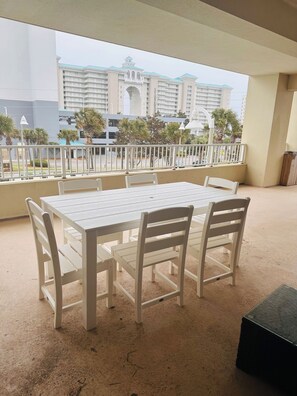 Outdoor dining - Life is Better at the Beach! Charming 3 bedroom, 3 bath condo at Ariel Dunes 1 (Miramar Beach)