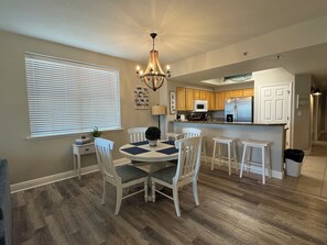 Dining - Life is Better at the Beach! Charming 3 bedroom, 3 bath condo at Ariel Dunes 1 (Miramar Beach)