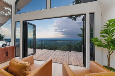 Luxury Mountain Villa - Unbelievable Sunsets - 15min drive to downtown Gville!