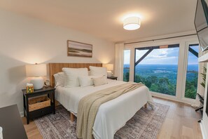 3 Schlafzimmer, Schreibtisch, Bügeleisen/Bügelbrett, WLAN