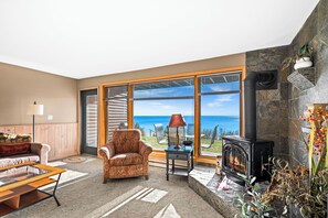 Smart TV, fireplace - Cozy Lake Home in Two Harbors MN (Two Harbors)