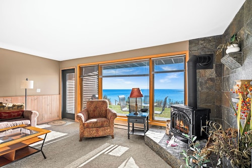 Cozy Lake Home in Two Harbors MN