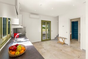 Fridge, oven, coffee/tea maker, toaster