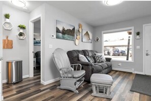 Interior - Cozy, newly renovated 1-bedroom unit -1 (Anchorage)