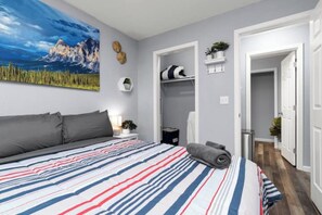 1 dormitorio, tabla de planchar con plancha, wifi y ropa de cama