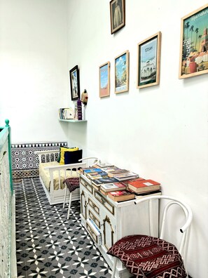 Chimenea, piso con calefacción