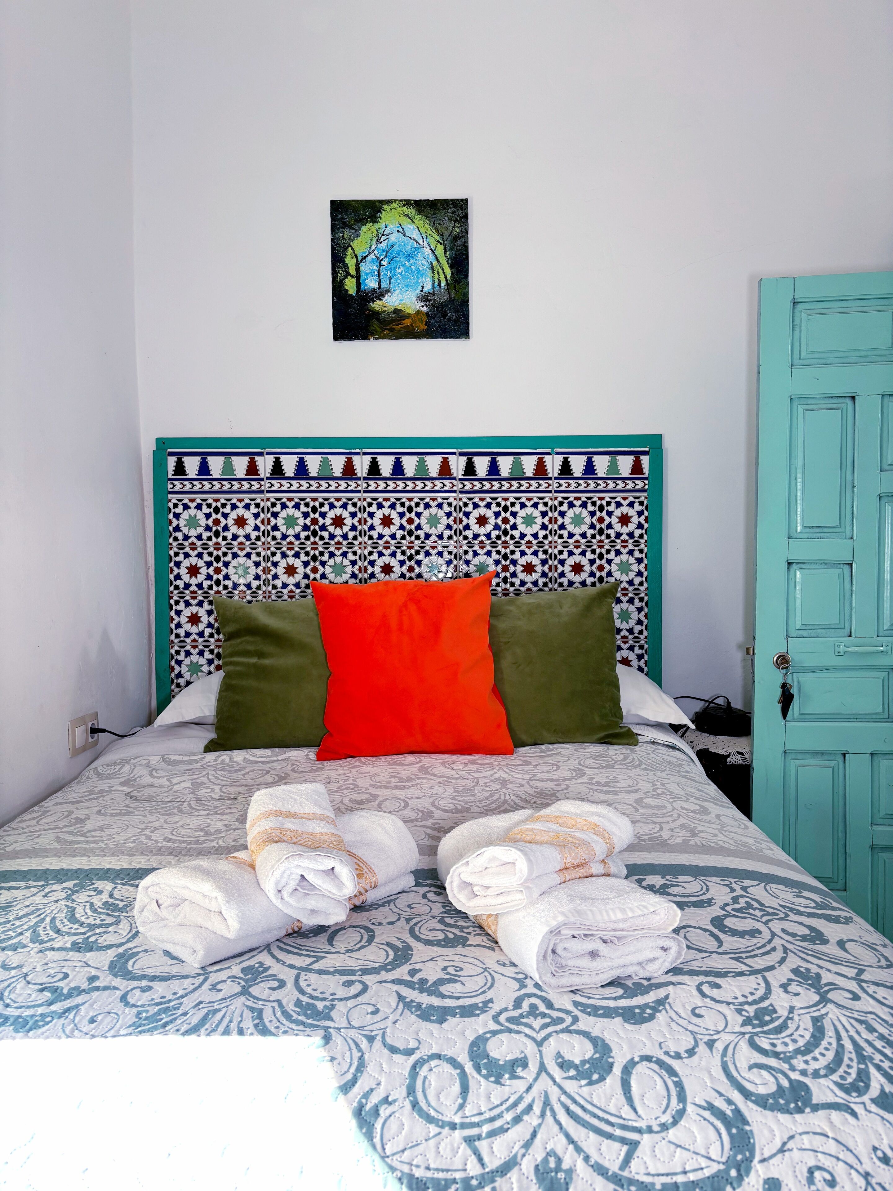Gallery Room, 1 Bedroom | Individually decorated, individually furnished, laptop workspace