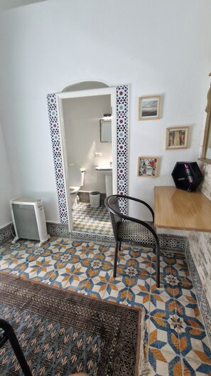Design Double Room, 1 Bedroom | Individually decorated, individually furnished, desk, laptop workspace