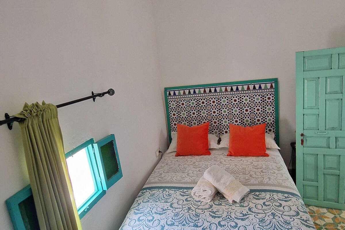 Economy Double Room | Individually decorated, individually furnished, desk, laptop workspace