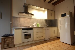 Microwave, oven, dishwasher - l'Epicerie - SAINT-MICAUD (SAINT-MICAUD)
