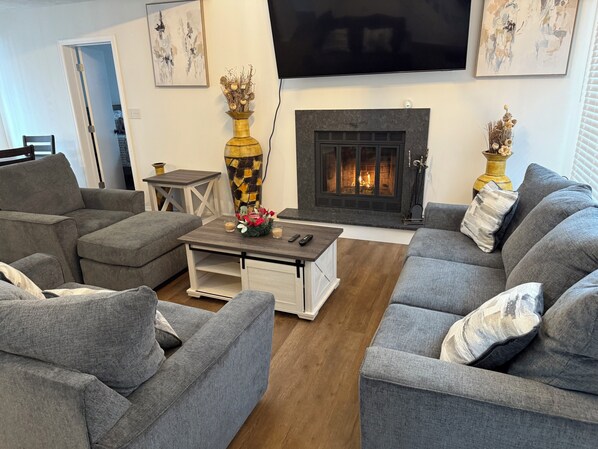 TV, fireplace