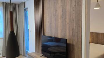 1 habitación, tabla de planchar con plancha, wifi y ropa de cama