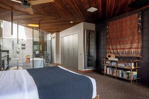 3 habitaciones, escritorio, tabla de planchar con plancha y wifi 