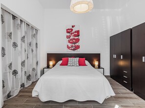 2 bedrooms, WiFi, bed sheets