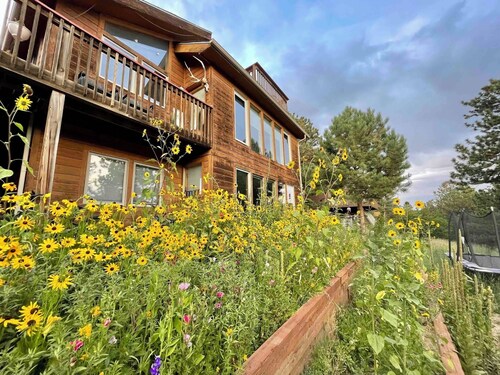 Sundance Sanctuary - 5 bed, 2 bath house with mountain valley views