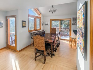 Interior - Sundance Sanctuary - 5 bed, 2 bath house with mountain valley views (Nederland)
