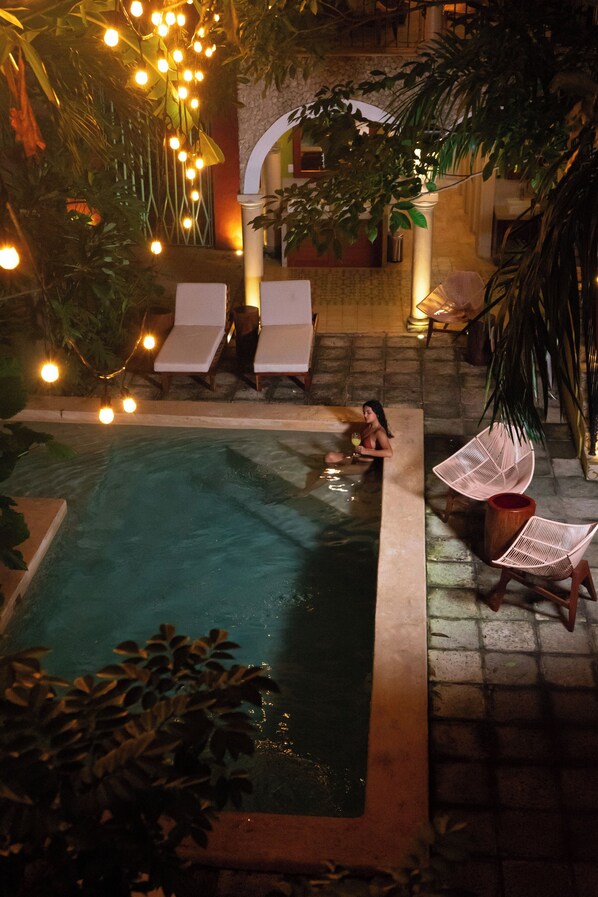 Outdoor pool, open 8:00 AM to 10:00 PM, pool loungers