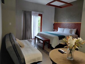 ห้องสแตนดาร์ด | ตู้นิรภัยในห้องพัก, พื้นที่ทำงานแบบใช้แล็ปท็อป, เตารีด/โต๊ะรีดผ้า