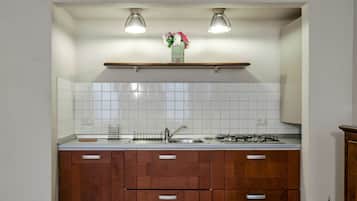 Frigorifero, forno, piano cottura, lavastoviglie