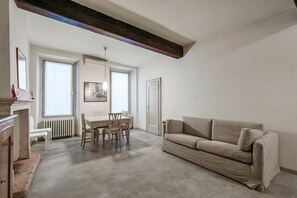 TV - Loggia Apartment (Brescia)