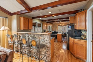 Fridge, microwave, oven, stovetop - Views, Hot tub, Pool Table! (Sevierville)