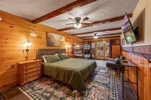 3 bedrooms, desk, iron/ironing board, free WiFi