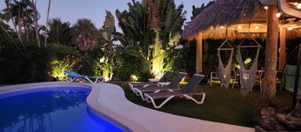 Villa in Fort Lauderdale Waterfront Heated Salt Pool Tiki Free EV charging Kayak