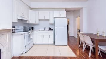Cookware/dishes/utensils