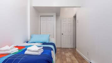 2 bedrooms, iron/ironing board, WiFi, bed sheets