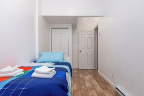 2 chambres, fer et planche à repasser, Wi-Fi, draps fournis