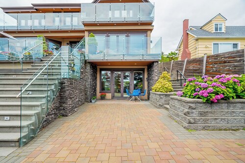 Elegant West Vancouver Suite